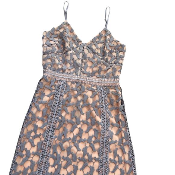 Elliatt Tingle Floral Lace Midi Dress In Lilac/Nude - Picture 5 of 8